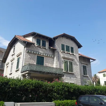 Dzapo Apartment Split